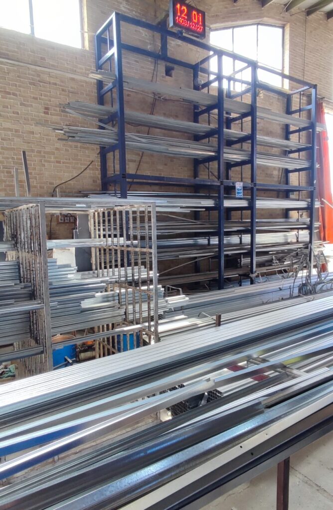 گالوانیزه یکپارچه در پنجره UPVC